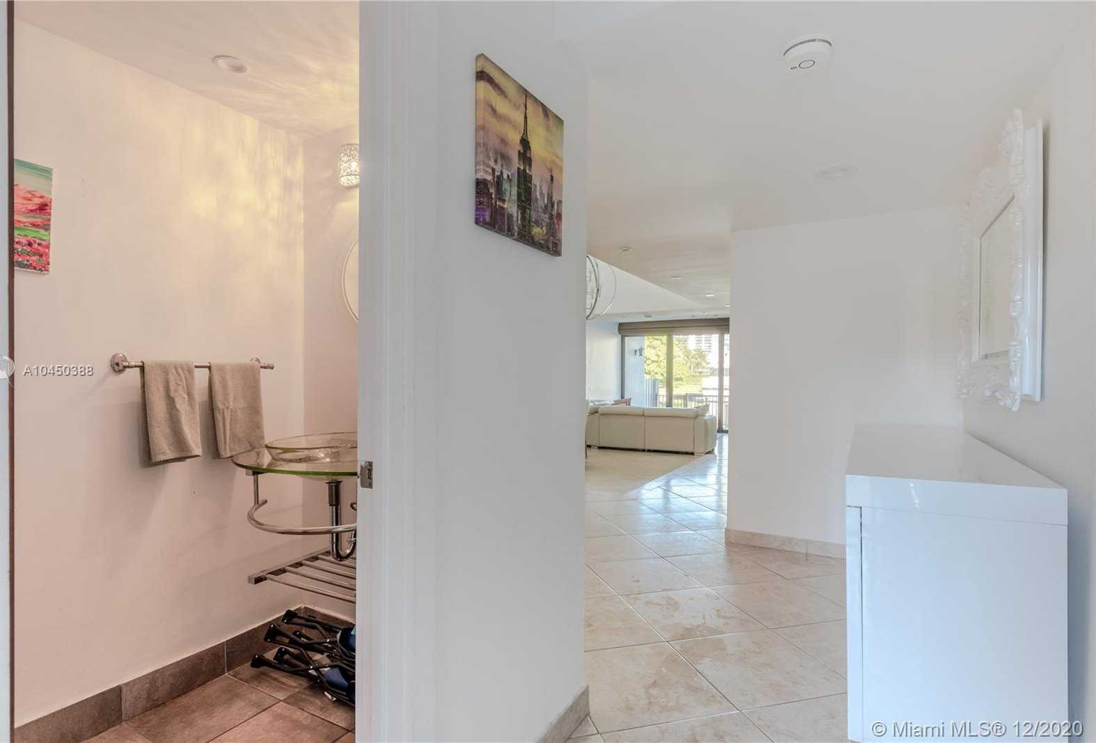 Small Image of 303 POINCIANA DR #703, Sunny Isles Beach Number 4