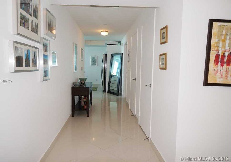 Small Image of 888 Biscayne Blvd, Miami, FL 33132, USA Number 17