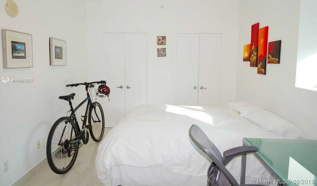 Small Image of 888 Biscayne Blvd, Miami, FL 33132, USA Number 19