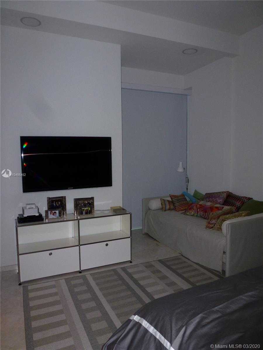 Small Object Image