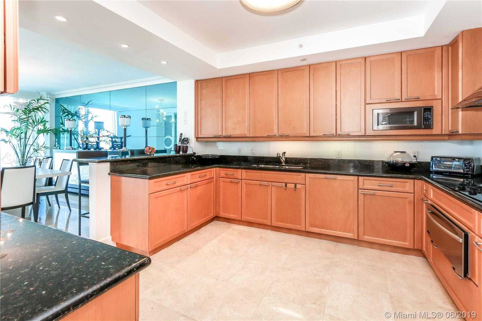 Small Image of 20201 E Country Club Dr, Miami, FL 33180, USA Number 17