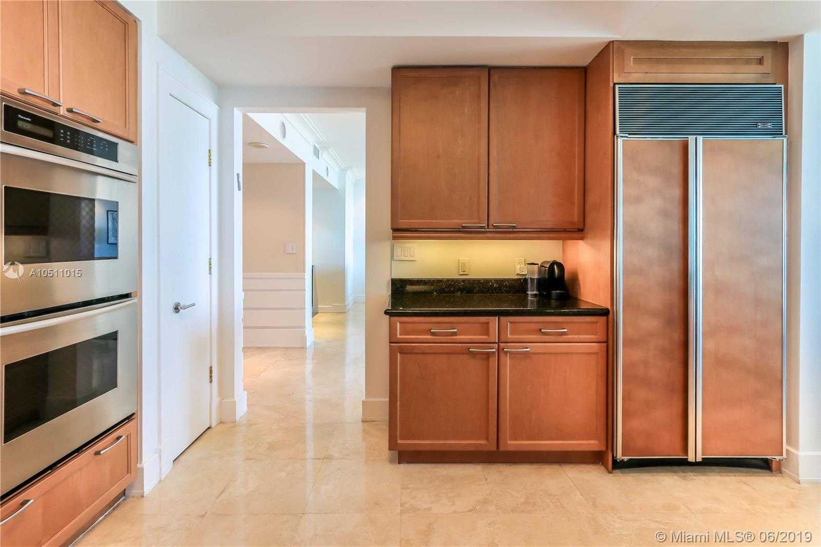 Small Image of 20201 E Country Club Dr, Miami, FL 33180, USA Number 18