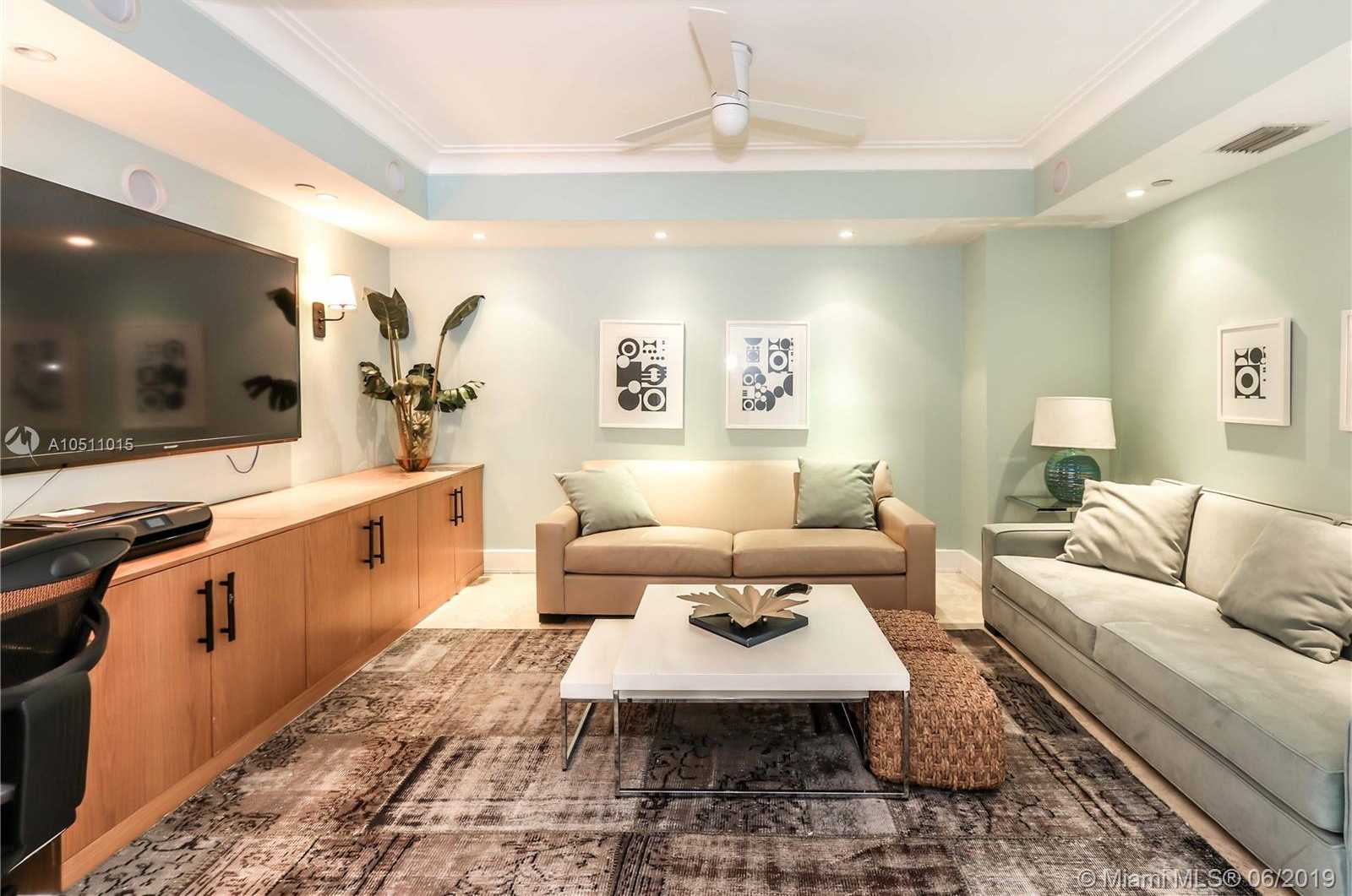 Small Image of 20201 E Country Club Dr, Miami, FL 33180, USA Number 22