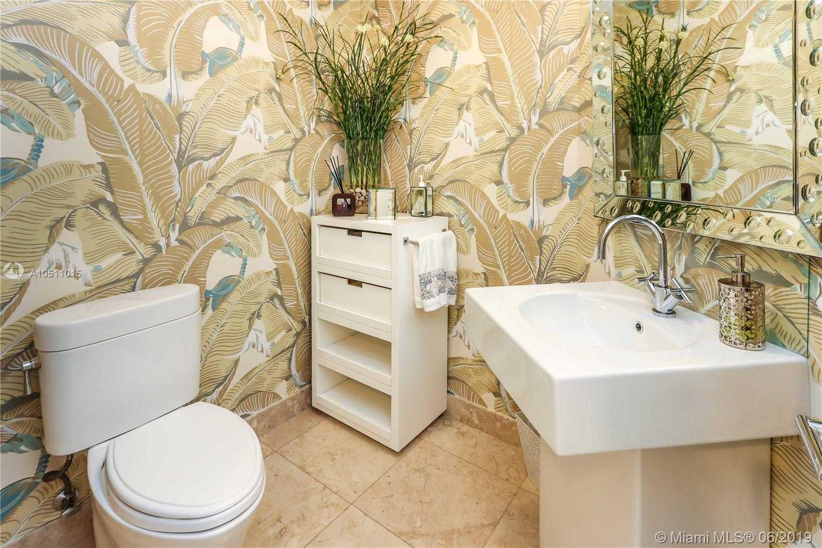 Small Image of 20201 E Country Club Dr, Miami, FL 33180, USA Number 24