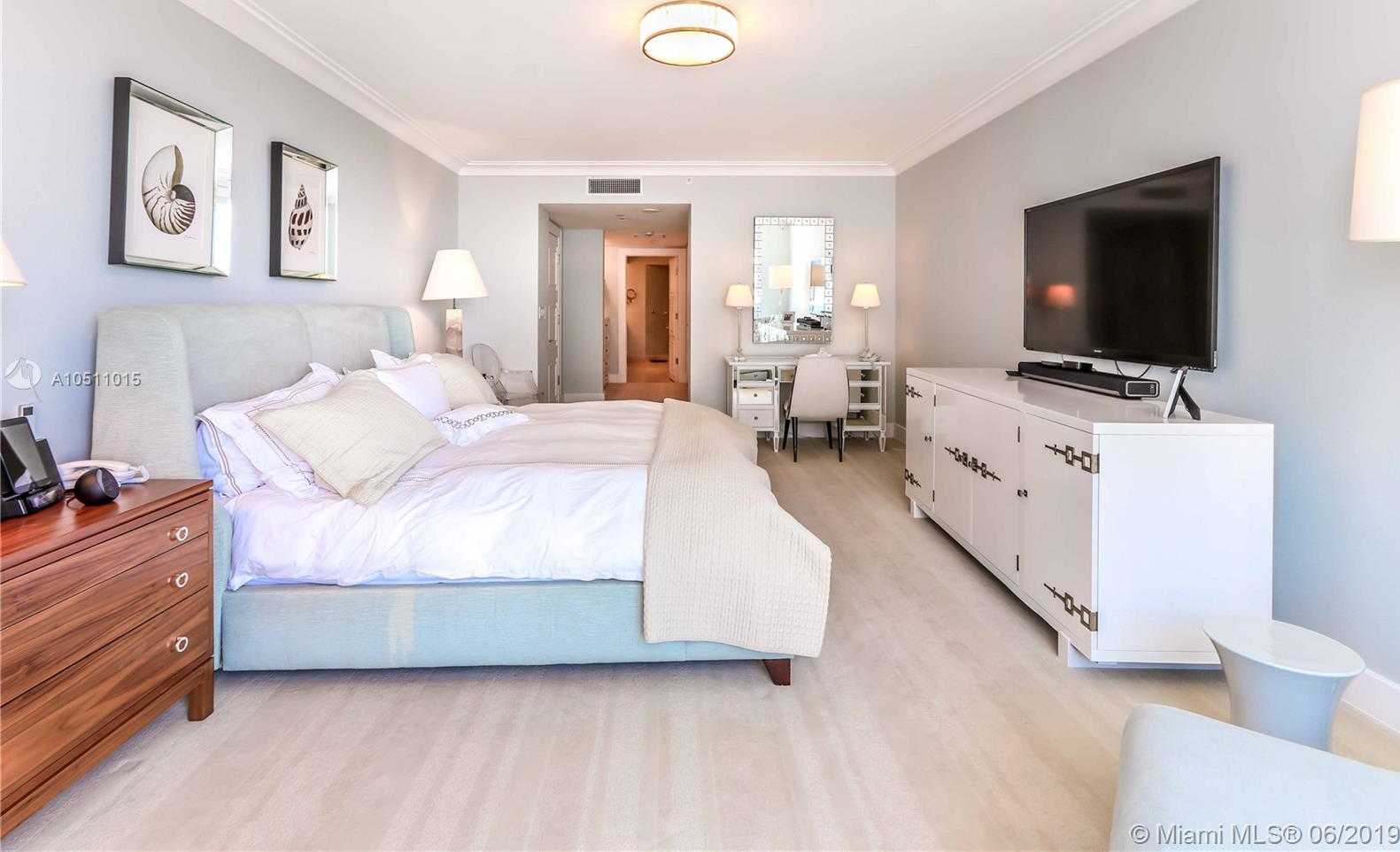 Small Image of 20201 E Country Club Dr, Miami, FL 33180, USA Number 26