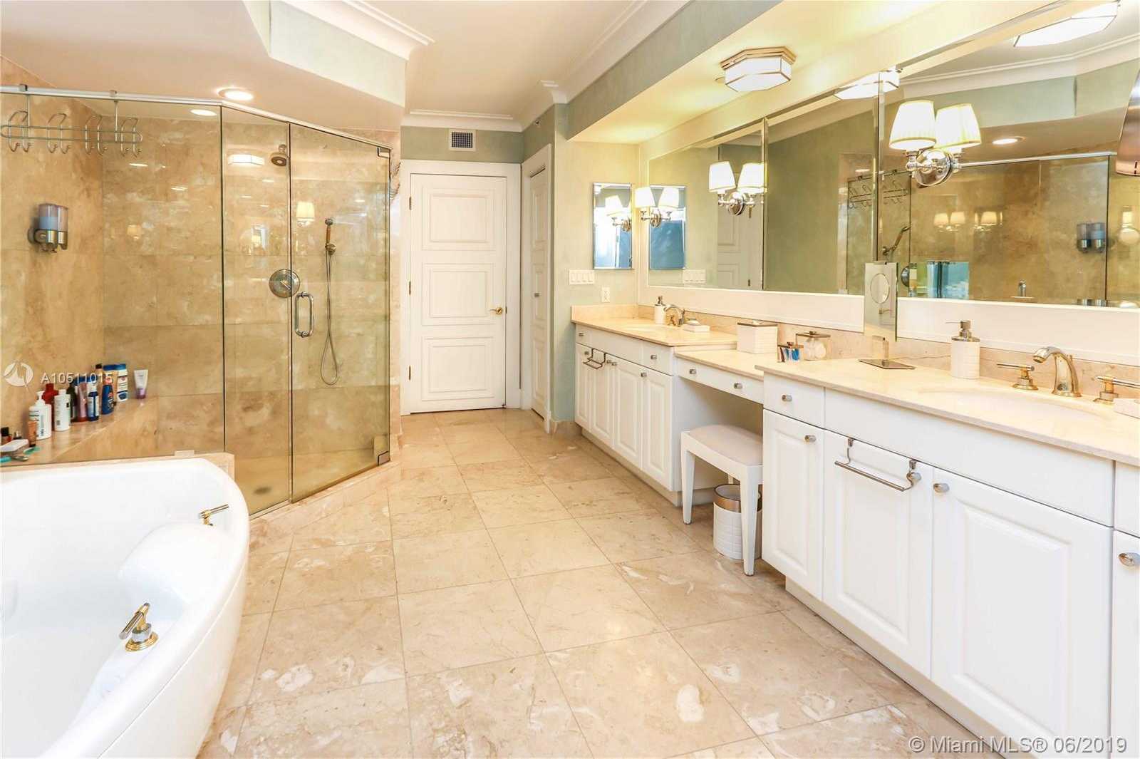 Small Image of 20201 E Country Club Dr, Miami, FL 33180, USA Number 28