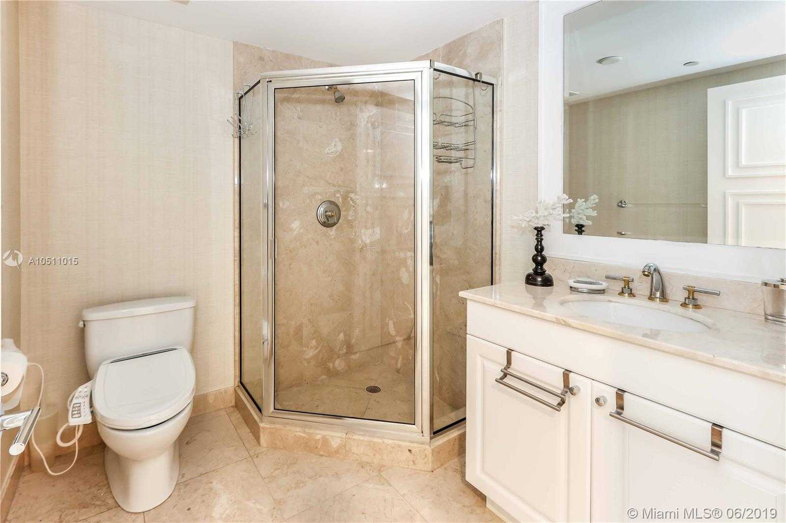 Small Image of 20201 E Country Club Dr, Miami, FL 33180, USA Number 31