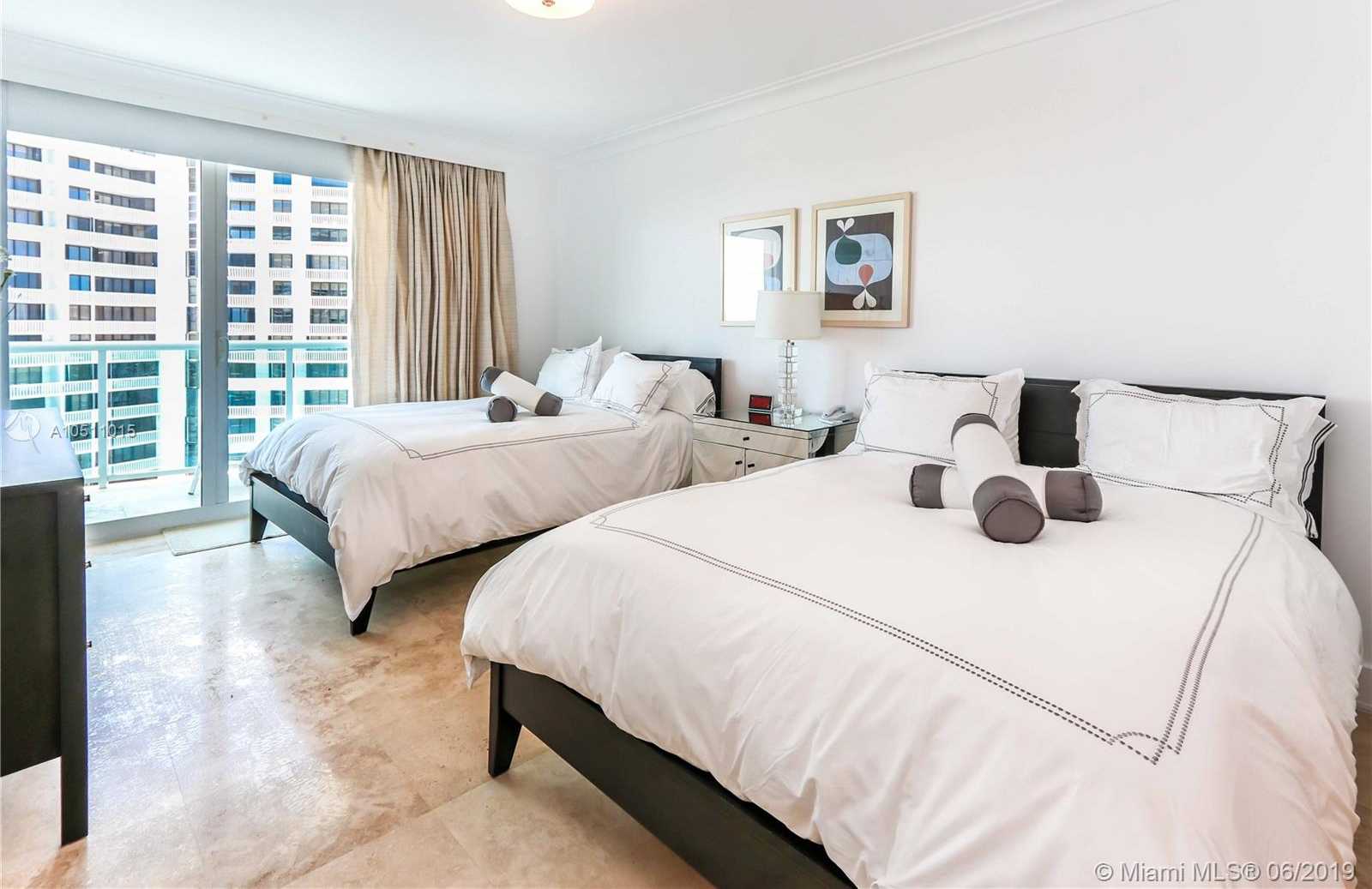 Small Image of 20201 E Country Club Dr, Miami, FL 33180, USA Number 32