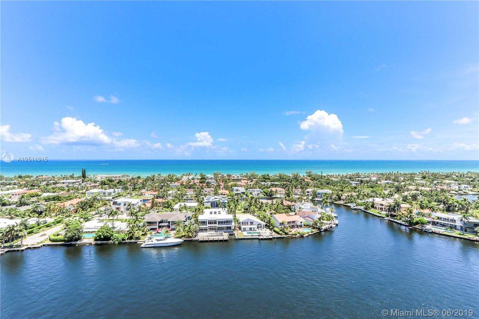Small Image of 20201 E Country Club Dr, Miami, FL 33180, USA Number 9