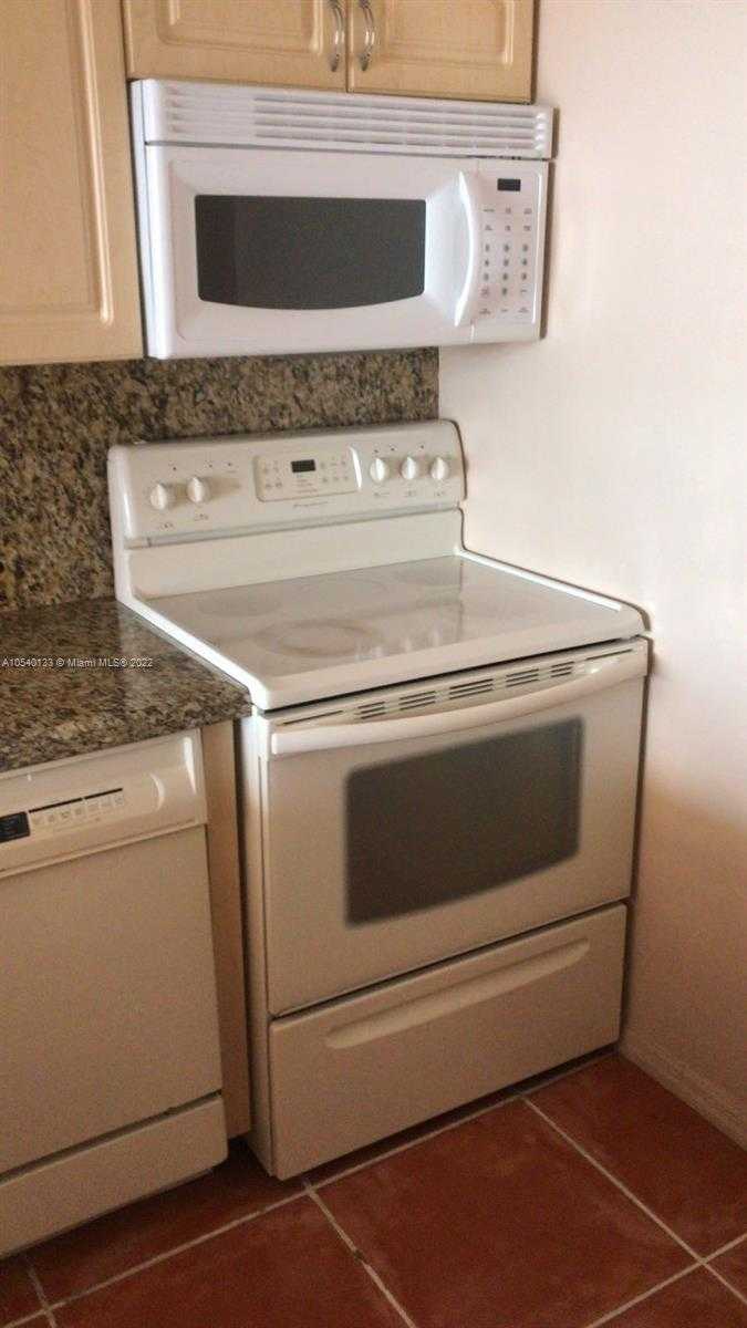 Small Image of 1470 NORTH EAST 123RD ST #APH8, North Miami Number 4