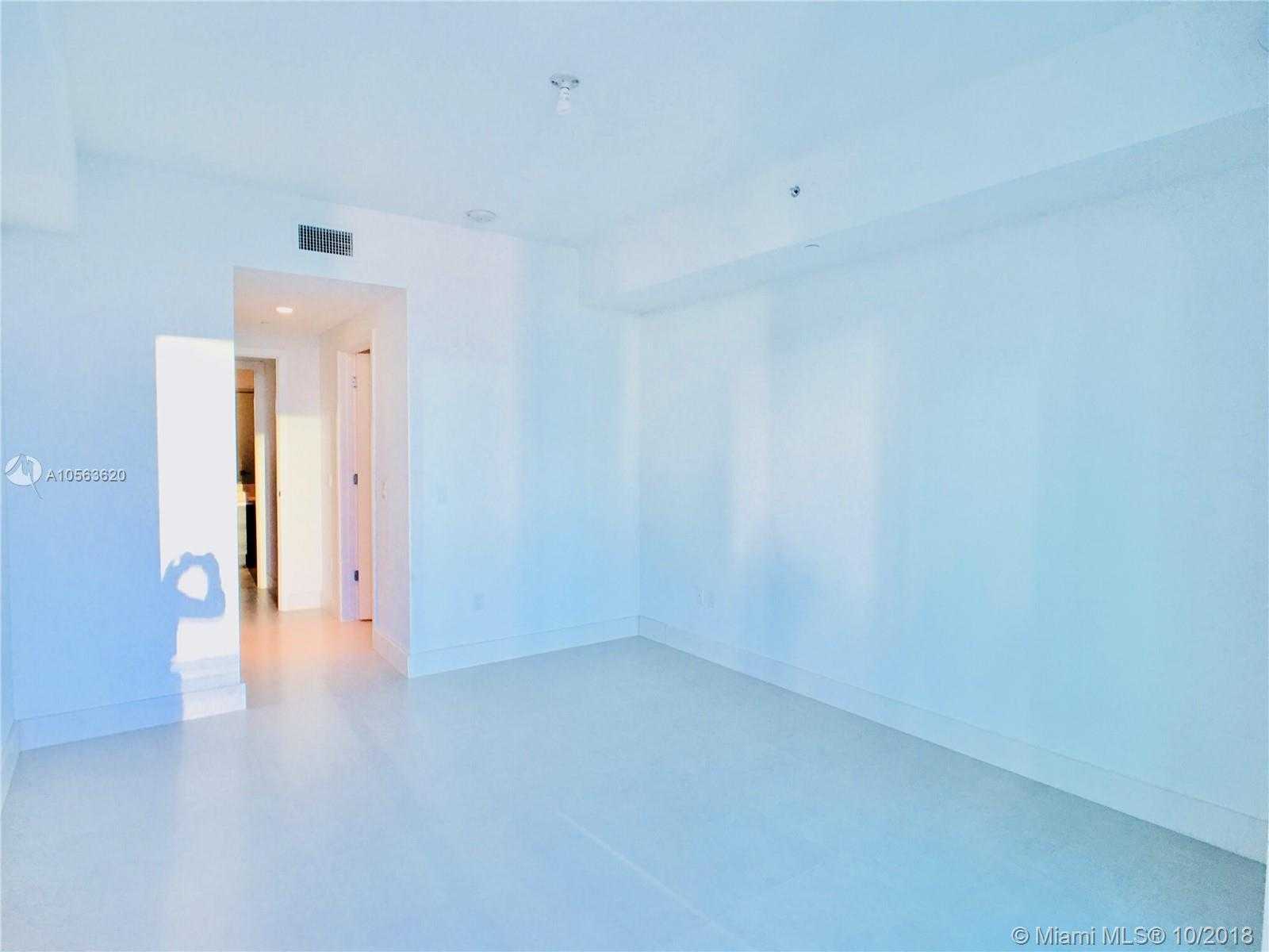 Small Image of 1080 Brickell Ave, Miami, FL 33131, USA Number 14