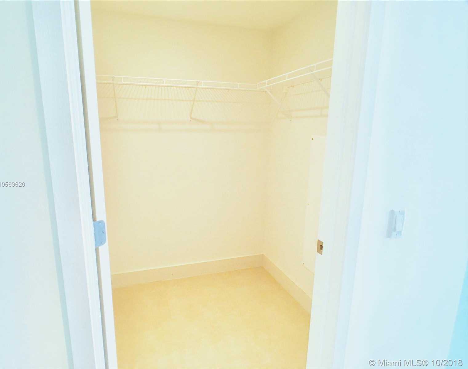 Small Image of 1080 Brickell Ave, Miami, FL 33131, USA Number 17
