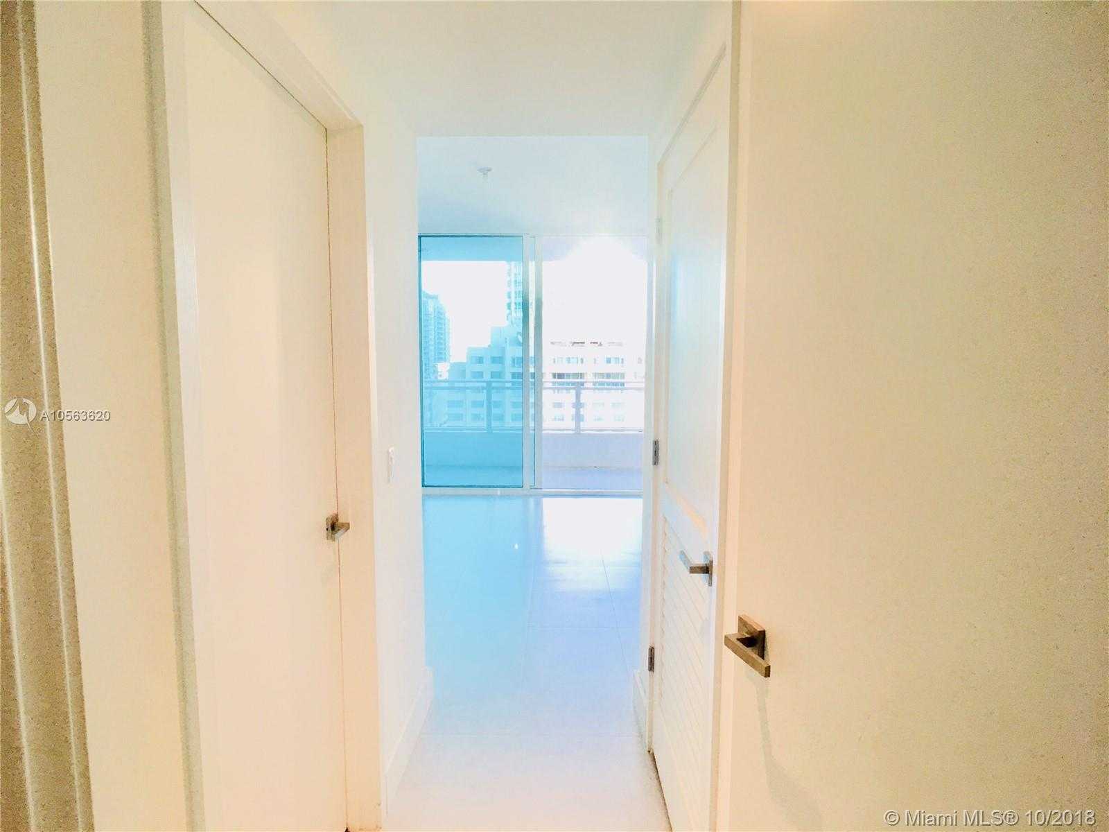 Small Image of 1080 Brickell Ave, Miami, FL 33131, USA Number 18