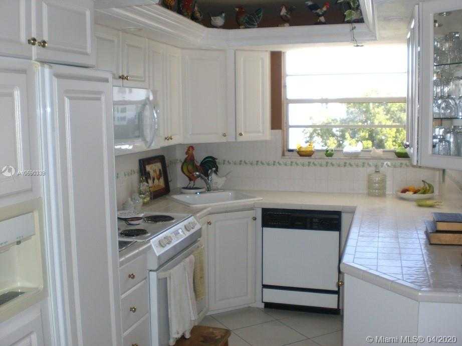 Small Image of 17900 N BAY RD #506, Sunny Isles Beach Number 16