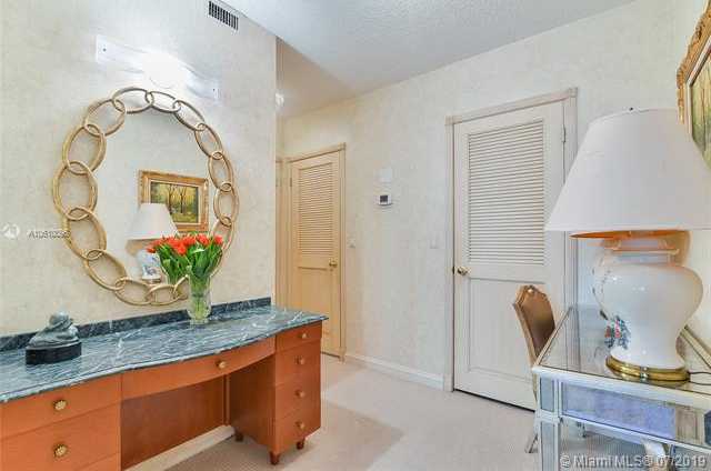 Small Image of 9801 Collins Ave, Bal Harbour, FL 33154, USA Number 17