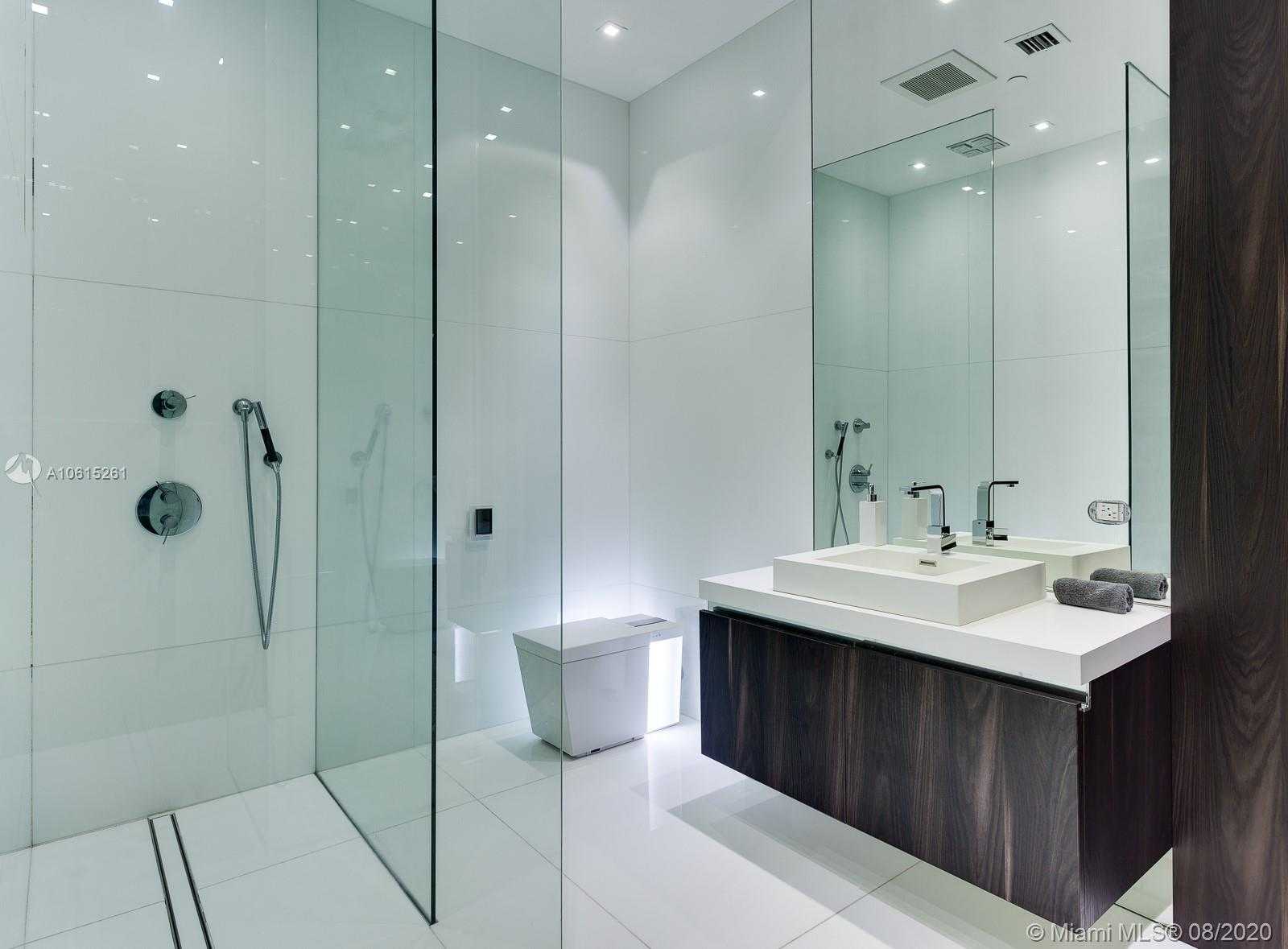 Small Image of 900 Brickell Key Blvd, Miami, FL 33131, USA Number 17