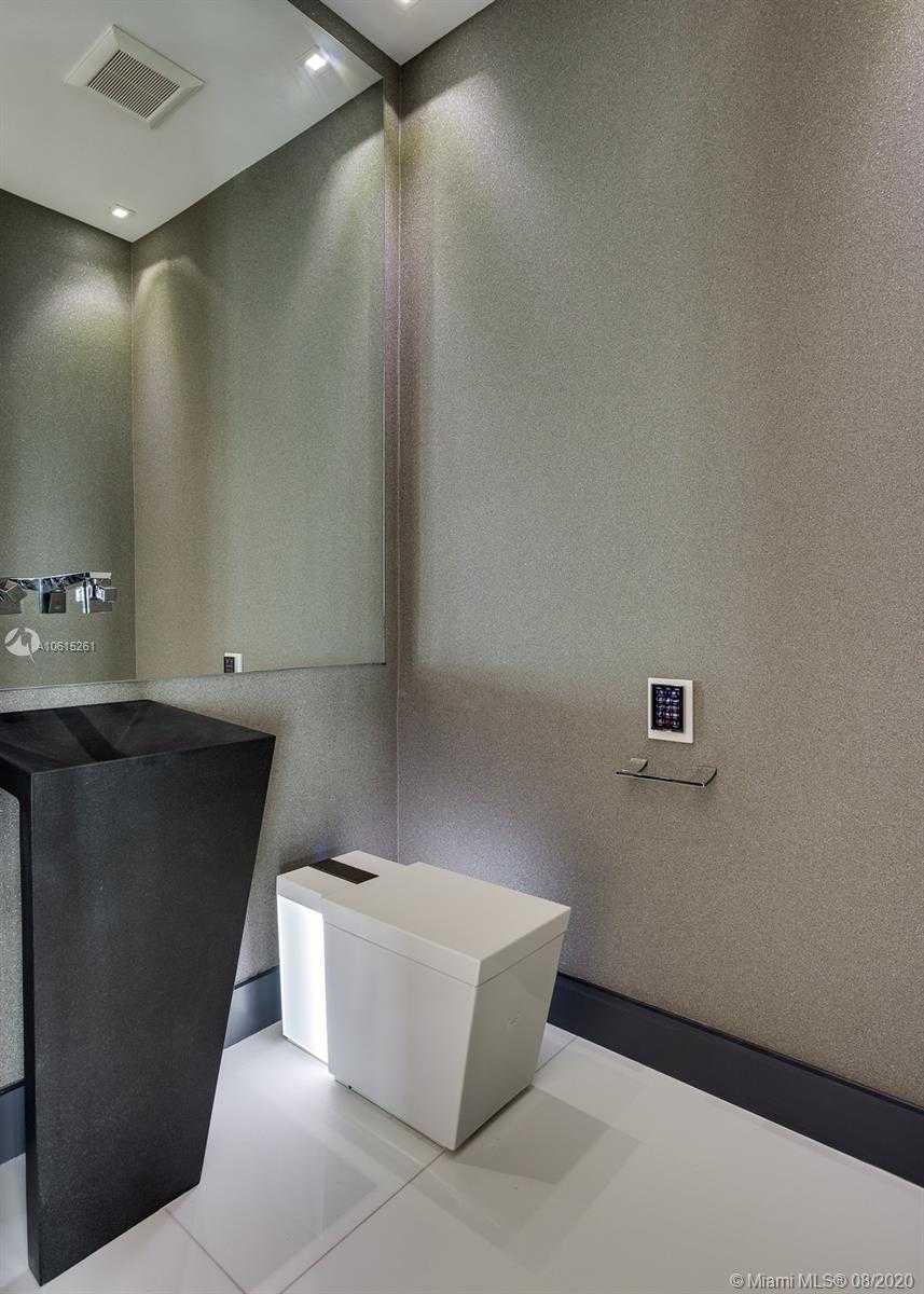 Small Image of 900 Brickell Key Blvd, Miami, FL 33131, USA Number 18