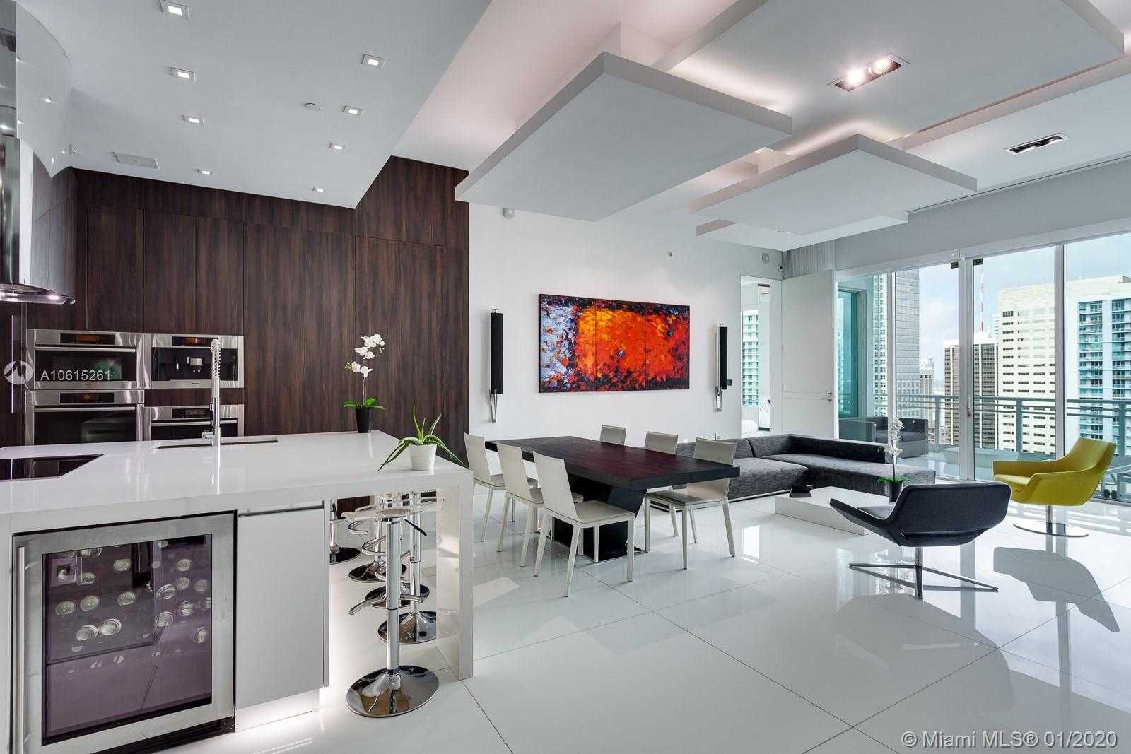Small Image of 900 Brickell Key Blvd, Miami, FL 33131, USA Number 3