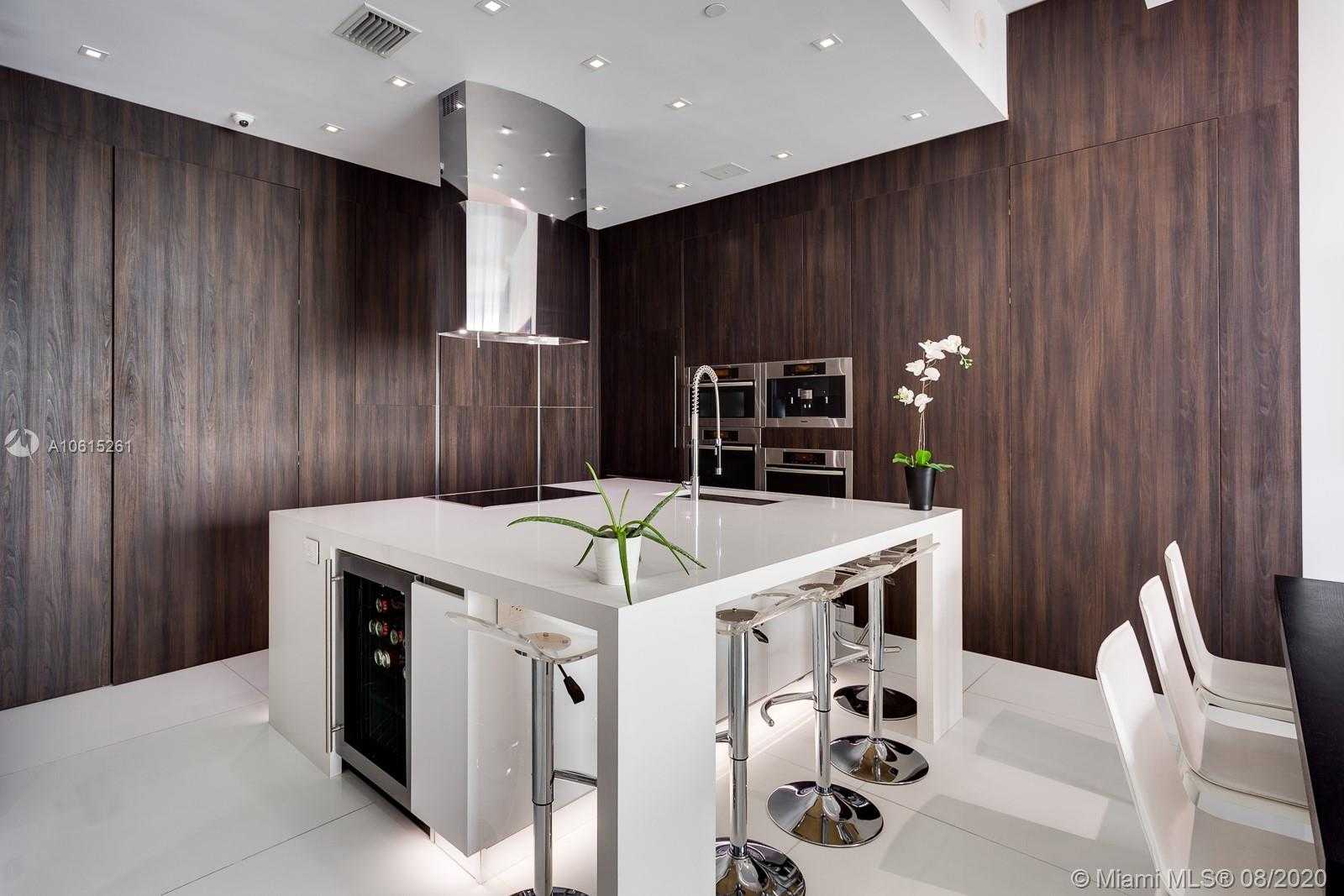 Small Image of 900 Brickell Key Blvd, Miami, FL 33131, USA Number 5