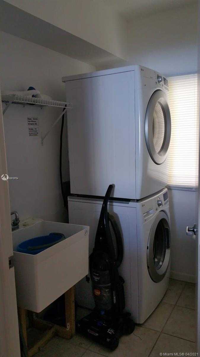 Small Image of 18100 NORTH BAY RD #406, Sunny Isles Beach Number 11