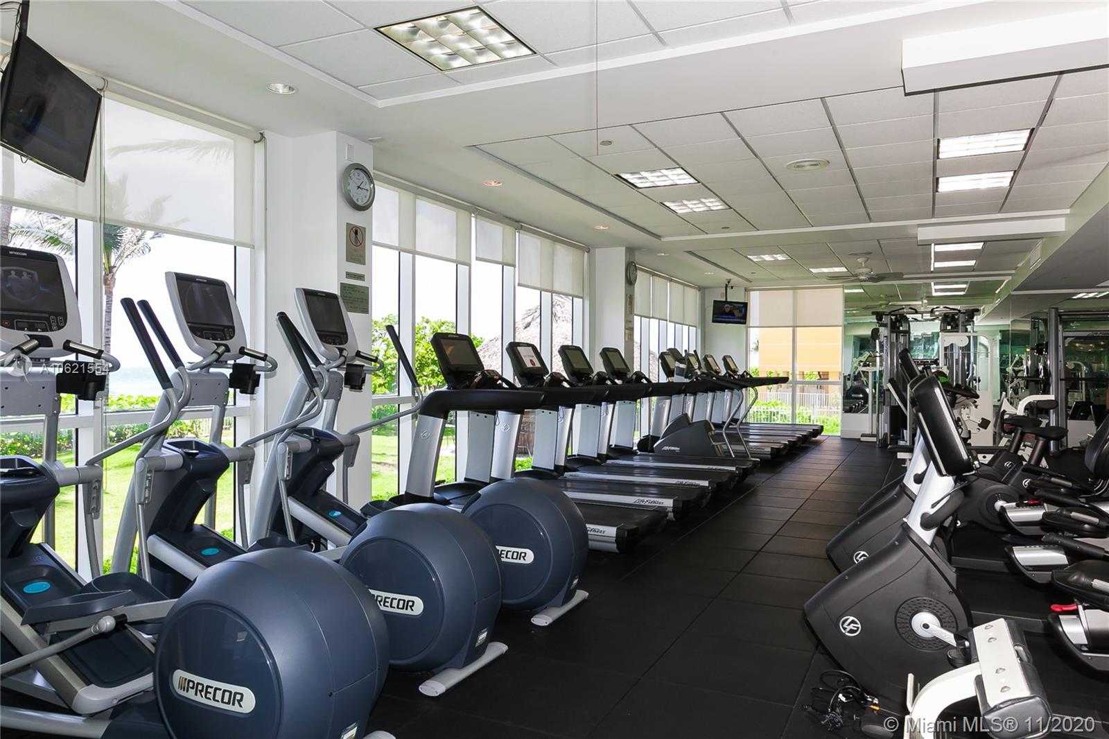 Small Image of 16400 Collins Ave, Sunny Isles Beach, FL 33160, USA Number 15
