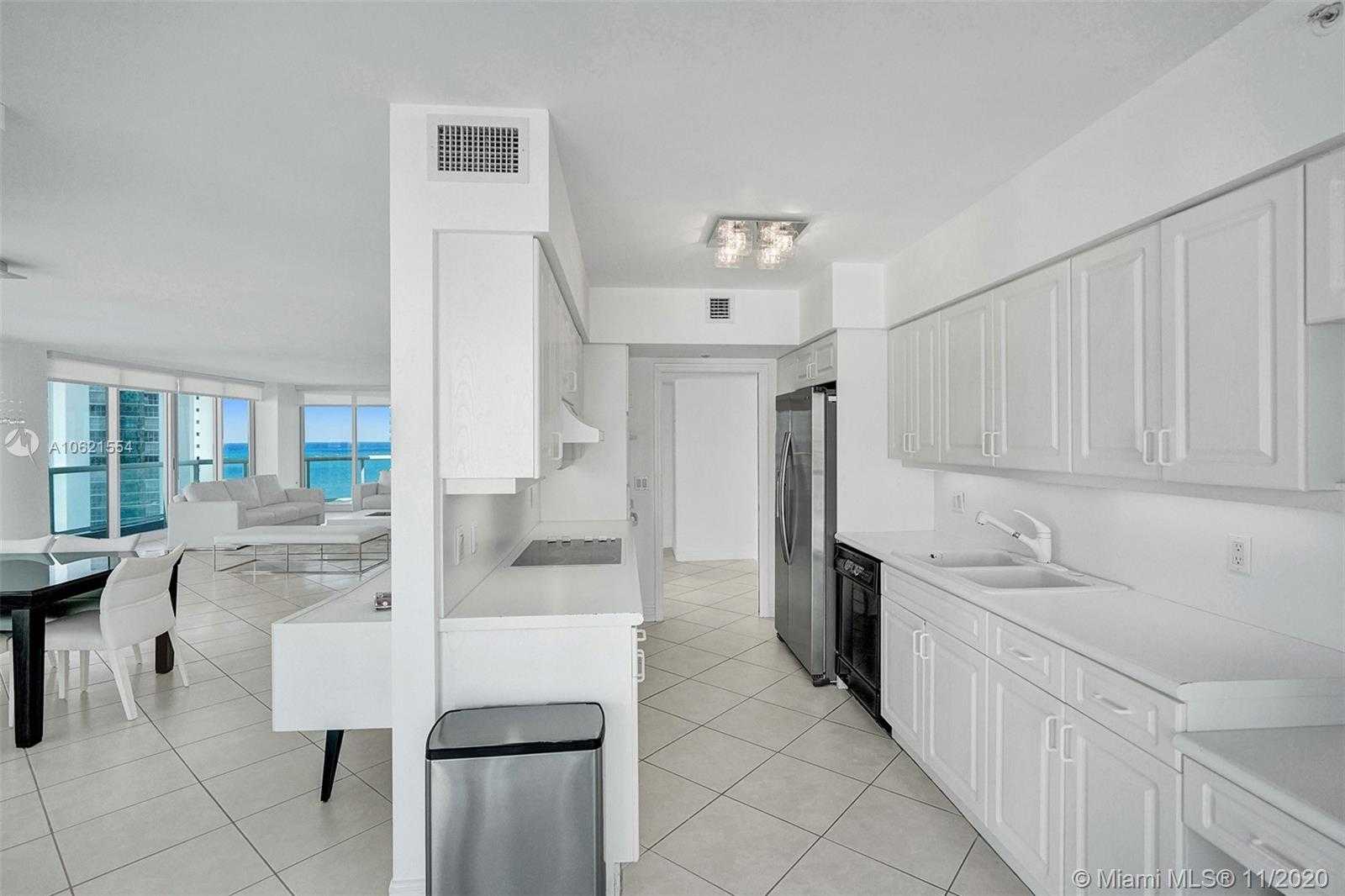 Small Image of 16400 Collins Ave, Sunny Isles Beach, FL 33160, USA Number 3