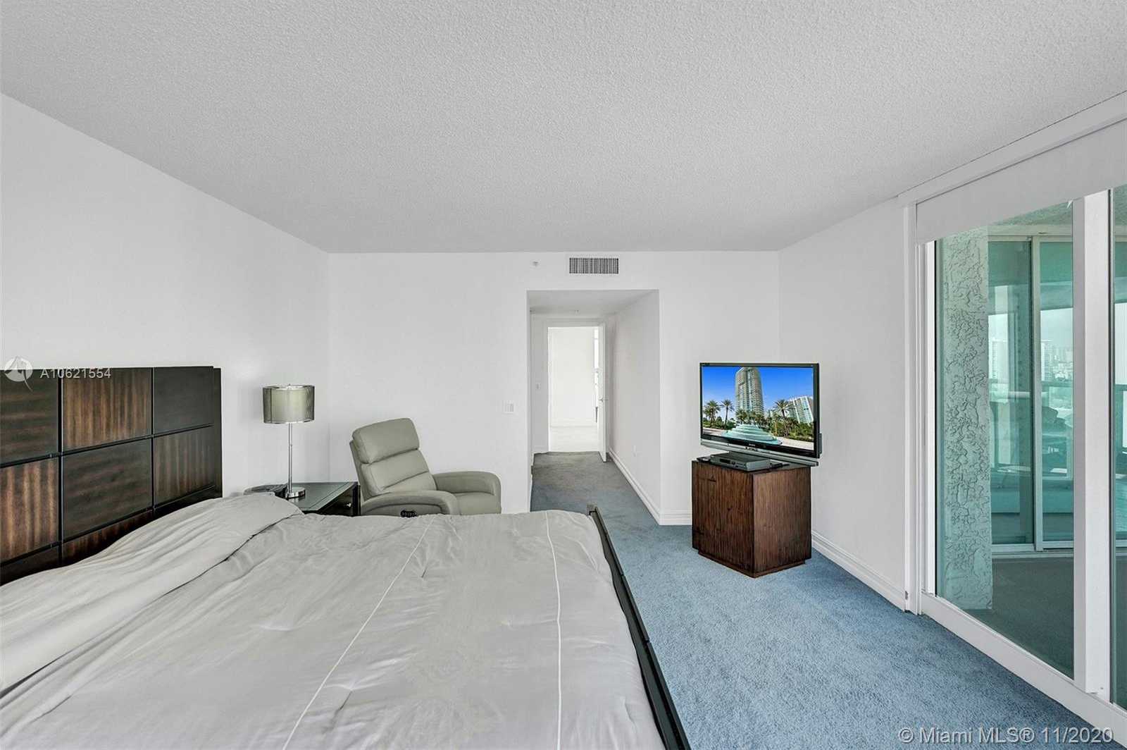 Small Image of 16400 Collins Ave, Sunny Isles Beach, FL 33160, USA Number 7