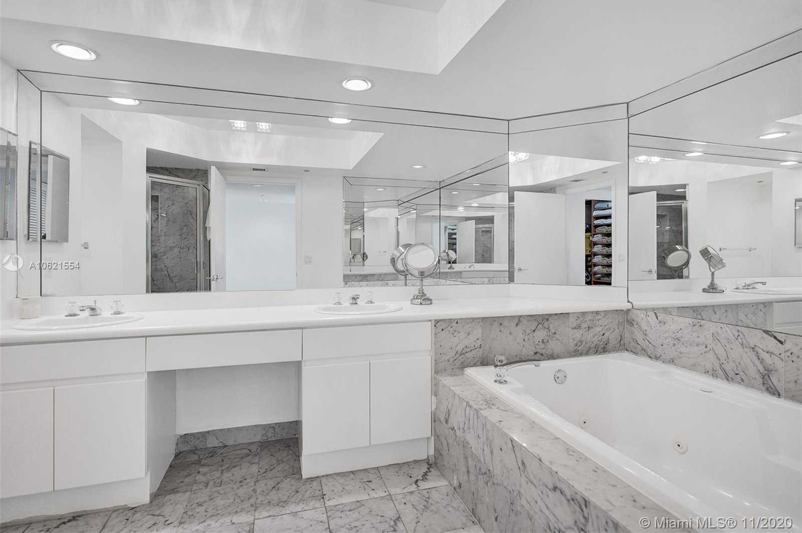 Small Image of 16400 Collins Ave, Sunny Isles Beach, FL 33160, USA Number 8