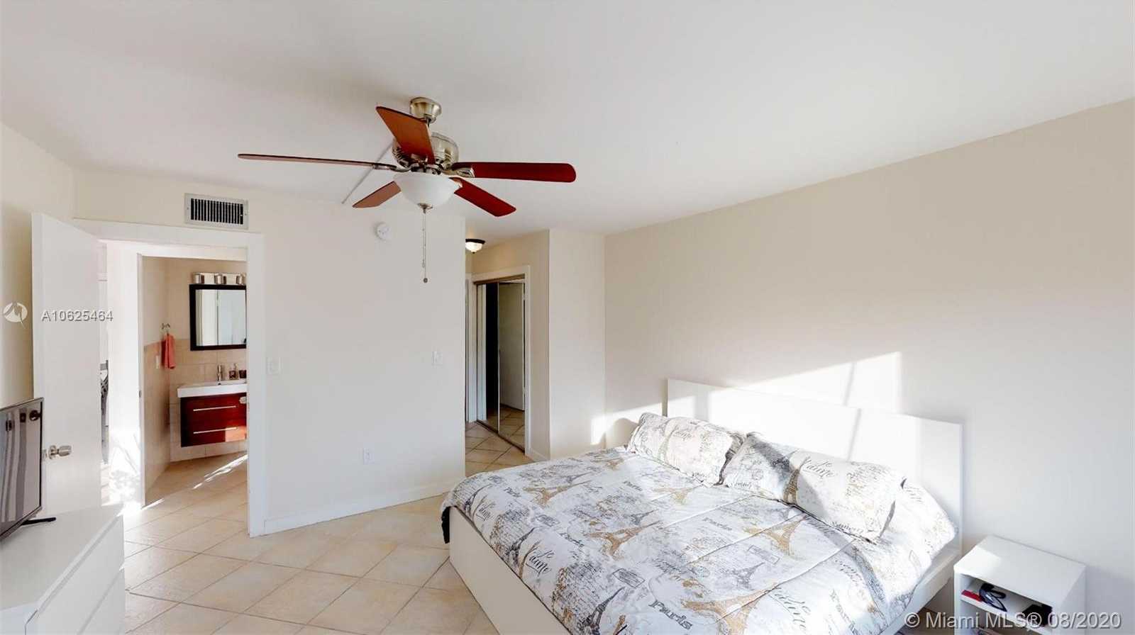 Small Image of 200 178th Dr, Sunny Isles Beach, FL 33160, USA Number 10