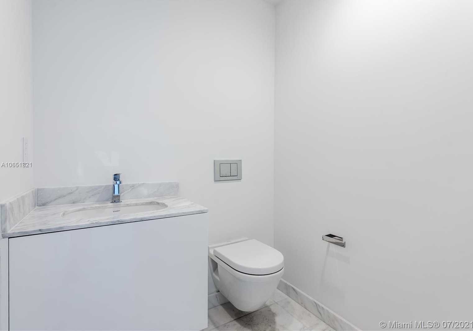 Small Image of 10201 Collins Ave, Bal Harbour, FL 33154, USA Number 12