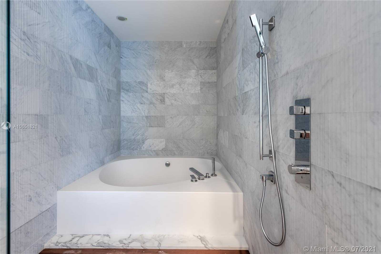 Small Image of 10201 Collins Ave, Bal Harbour, FL 33154, USA Number 20