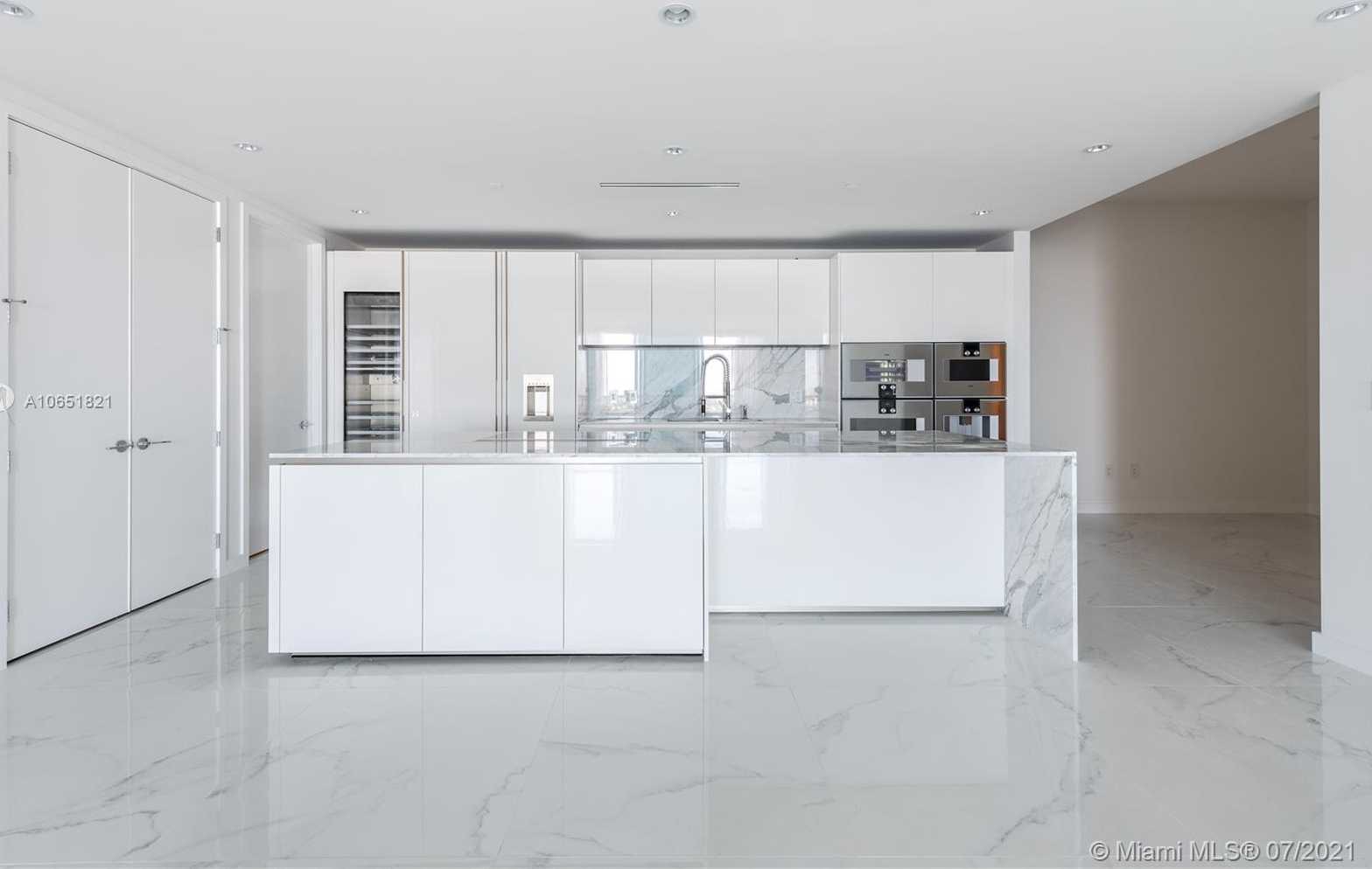 Small Image of 10201 Collins Ave, Bal Harbour, FL 33154, USA Number 7