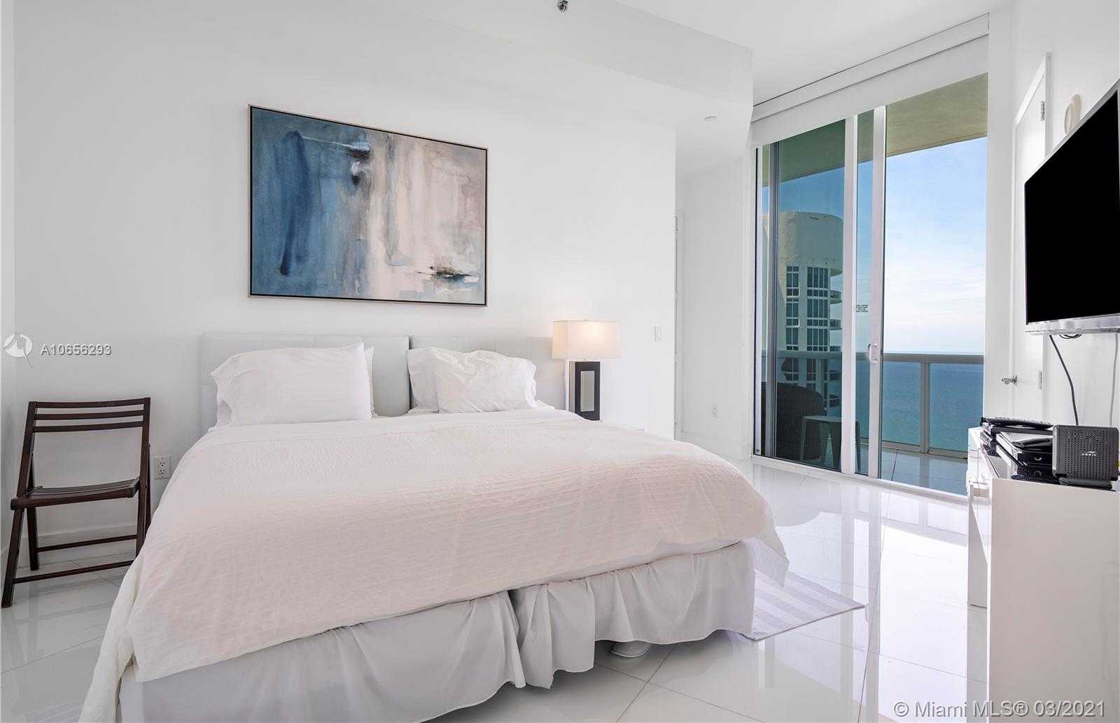 Small Image of 15811 Collins Ave, North Miami Beach, FL 33160, USA Number 10