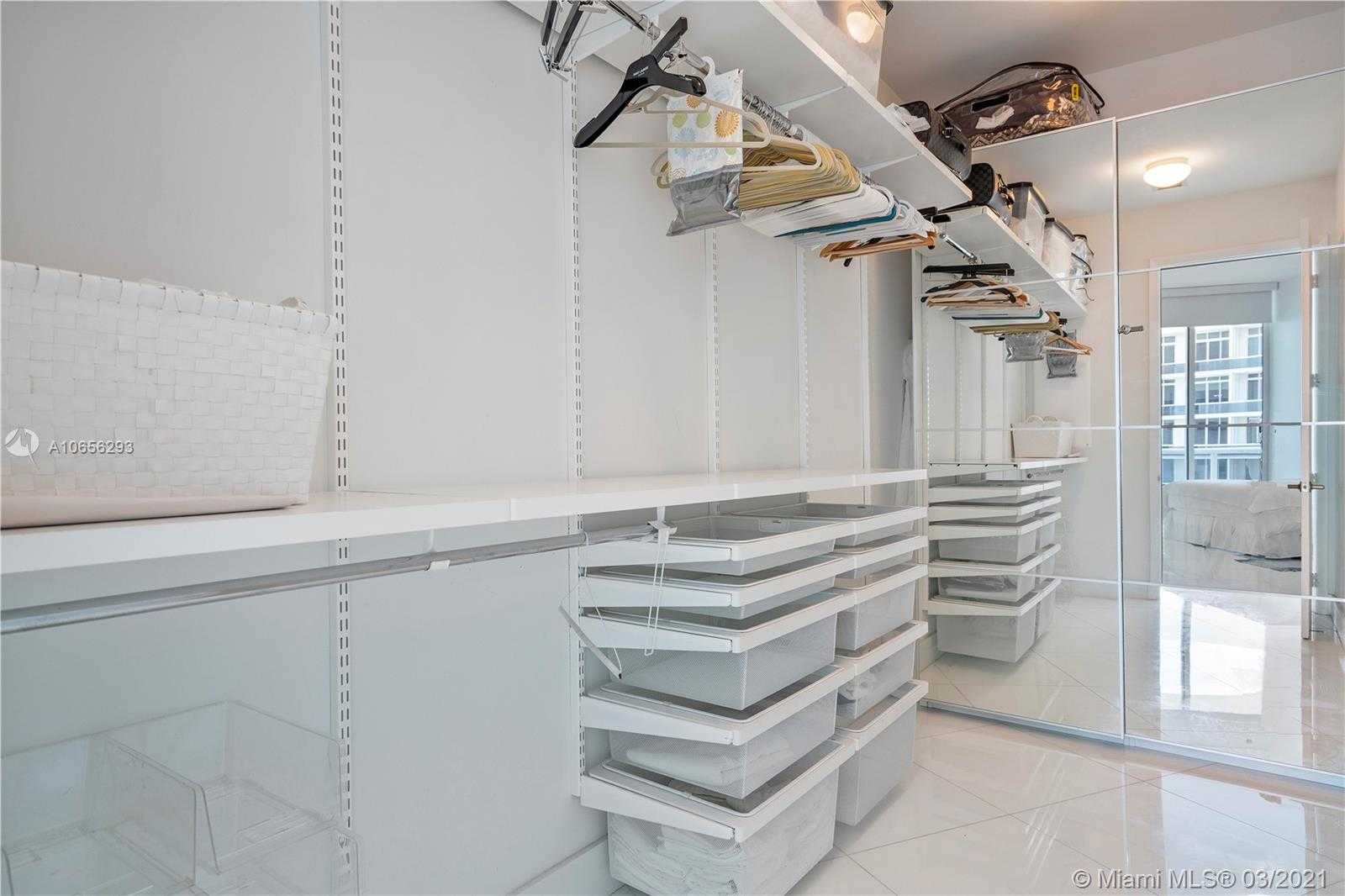 Small Image of 15811 Collins Ave, North Miami Beach, FL 33160, USA Number 16
