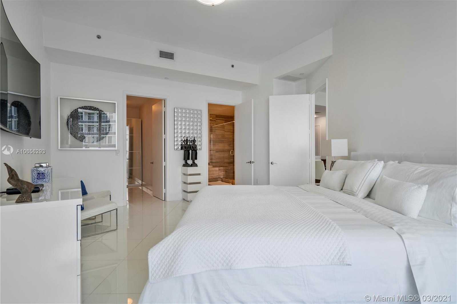 Small Image of 15811 Collins Ave, North Miami Beach, FL 33160, USA Number 17
