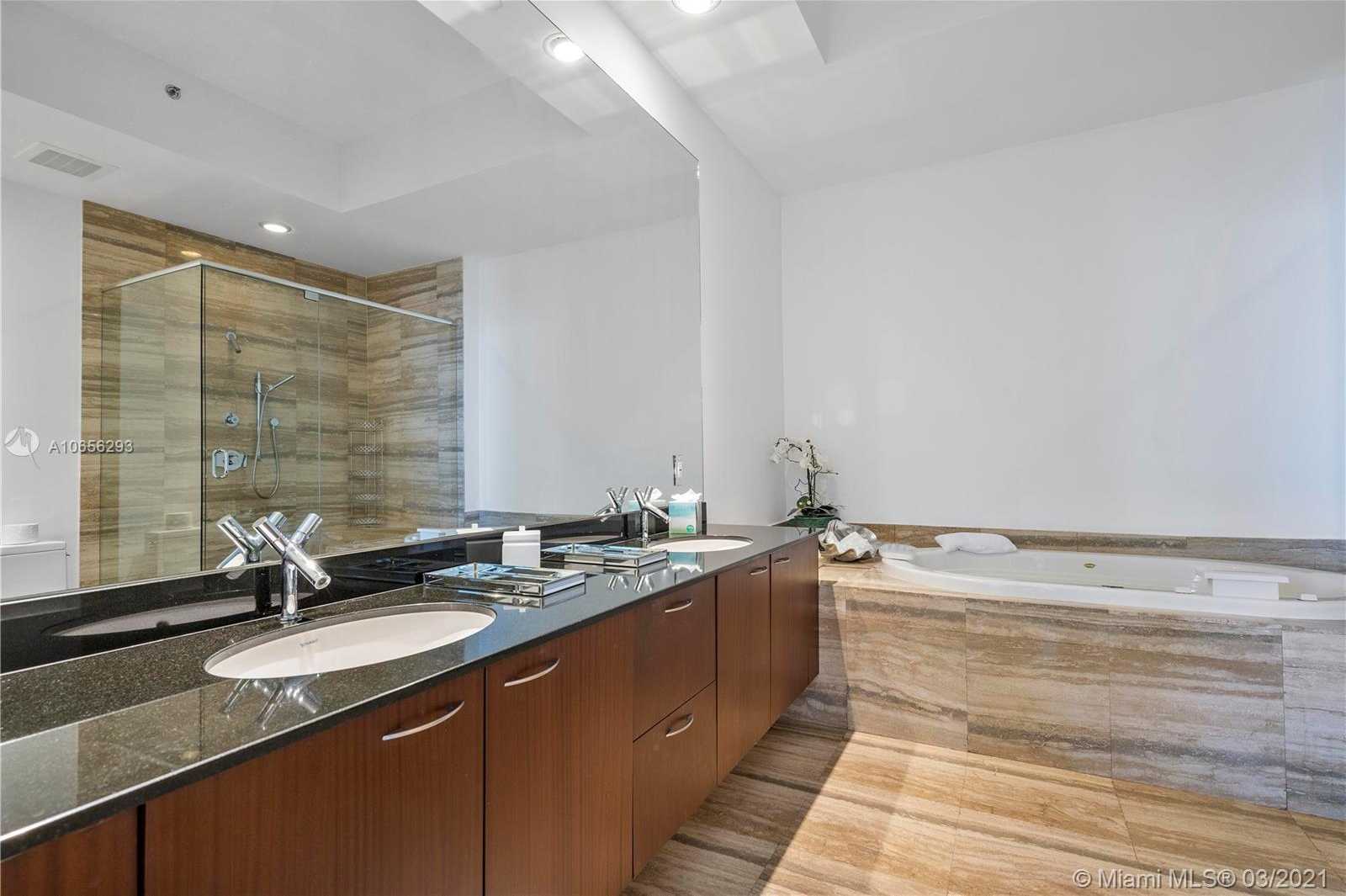 Small Image of 15811 Collins Ave, North Miami Beach, FL 33160, USA Number 18