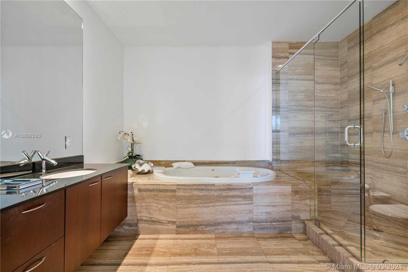 Small Image of 15811 Collins Ave, North Miami Beach, FL 33160, USA Number 19
