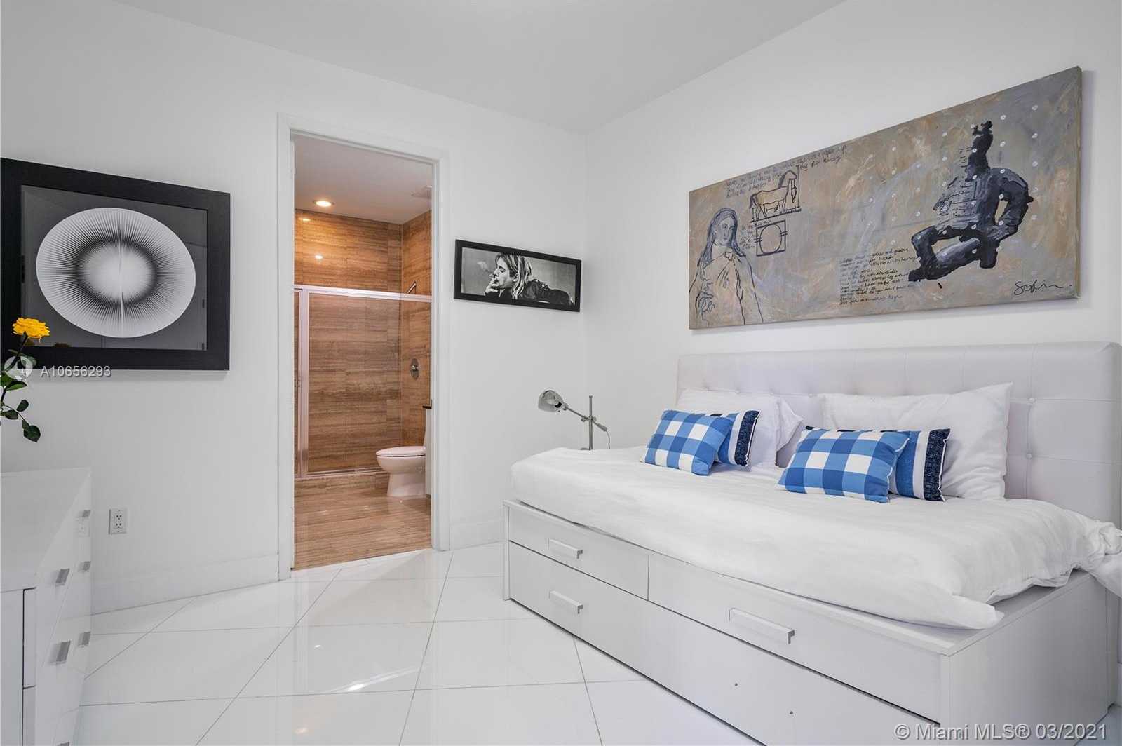 Small Image of 15811 Collins Ave, North Miami Beach, FL 33160, USA Number 7