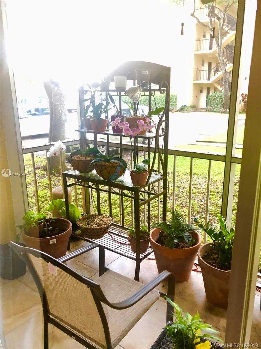 Small Image of 471 N Pine Island Rd, Plantation, FL 33324, USA Number 3