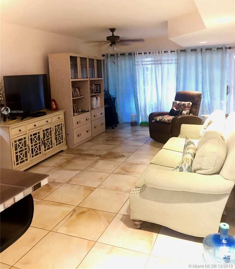 Small Image of 471 N Pine Island Rd, Plantation, FL 33324, USA Number 9