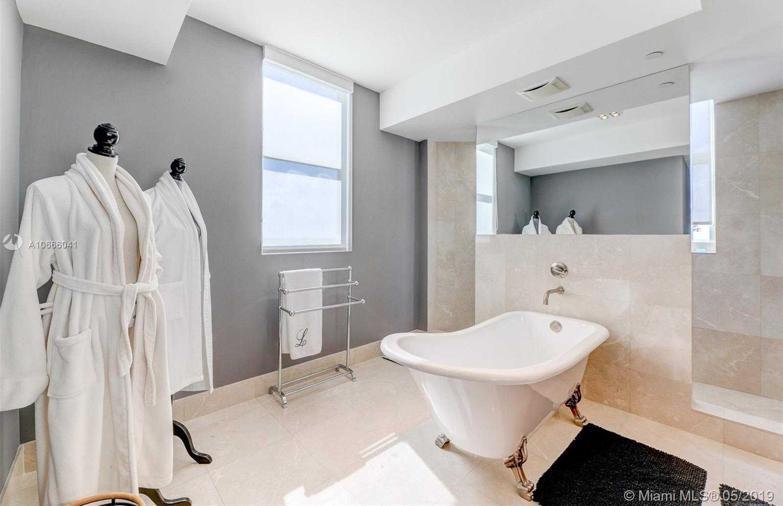 Small Image of 3301 NE 183rd St, Aventura, FL 33160, USA Number 24