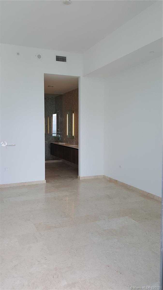 Small Image of 68 SE 6th St, Miami, FL 33131, USA Number 16