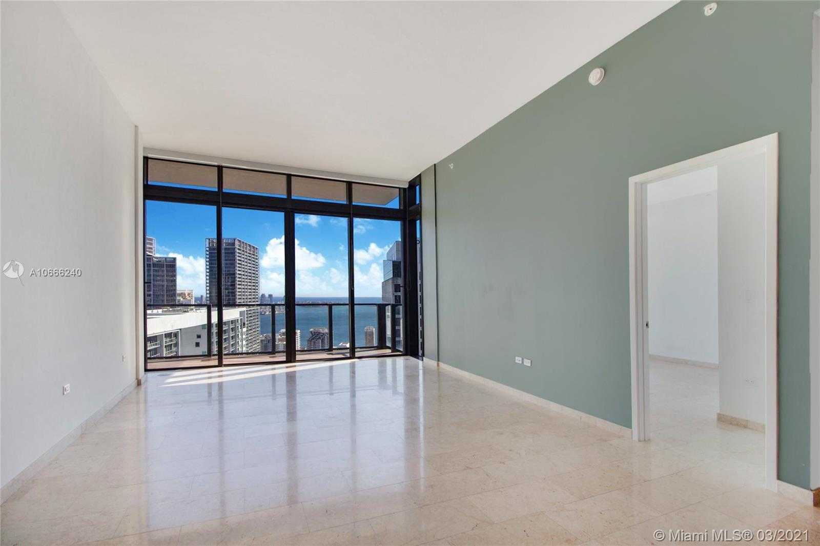 Small Image of 68 SE 6th St, Miami, FL 33131, USA Number 3