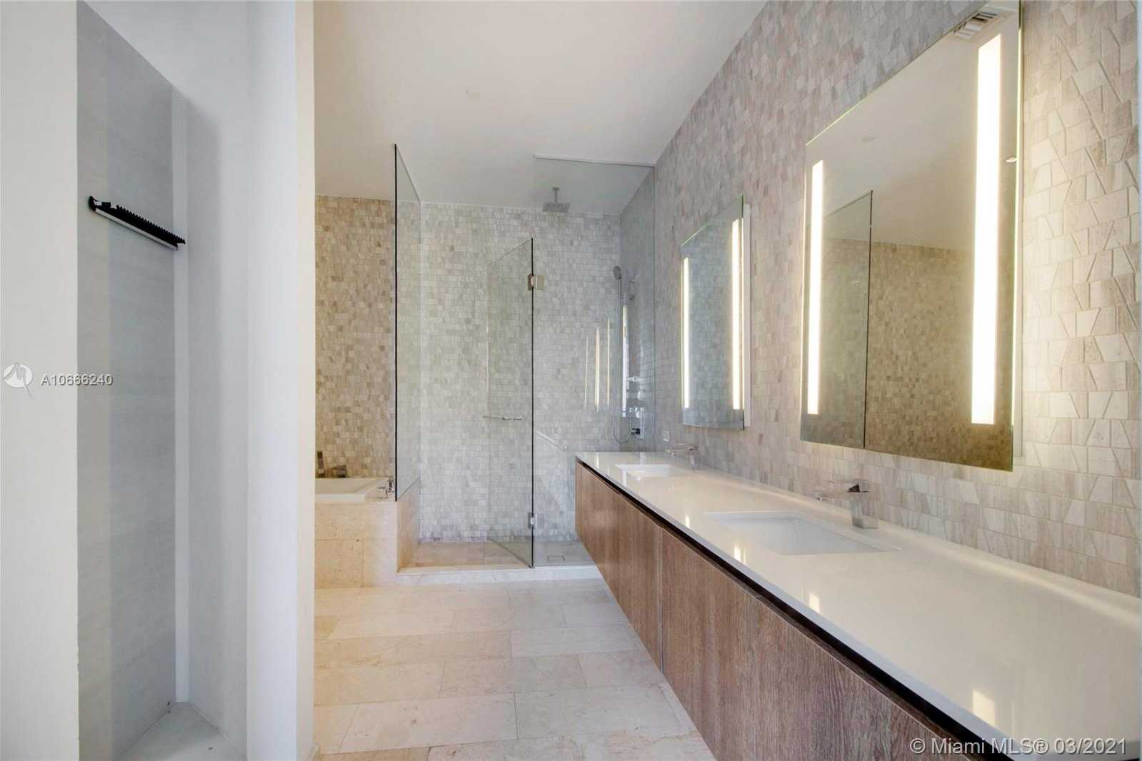 Small Image of 68 SE 6th St, Miami, FL 33131, USA Number 7