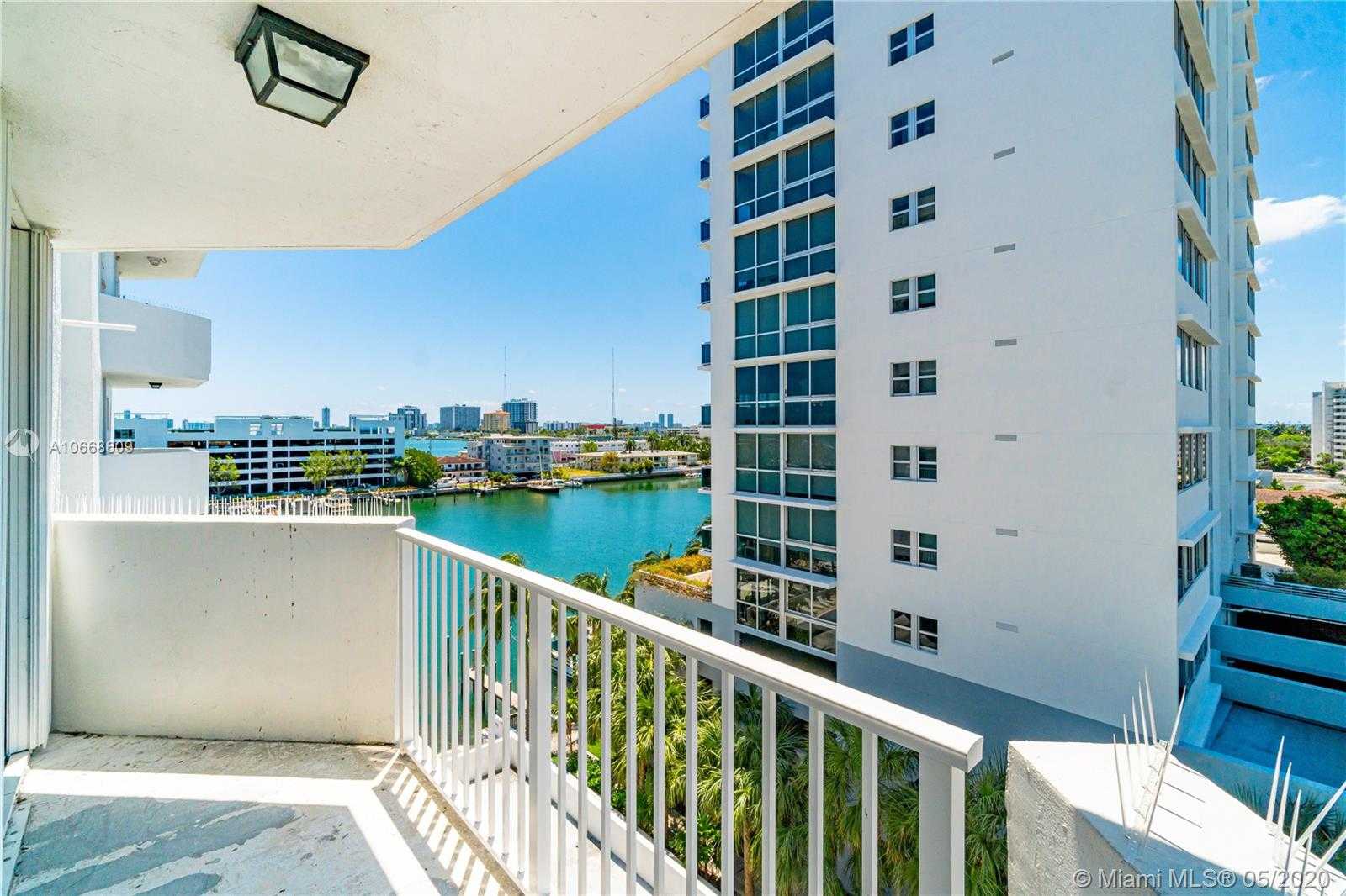 Small Image of 7933 West Dr, North Bay Village, FL 33141, USA Number 42