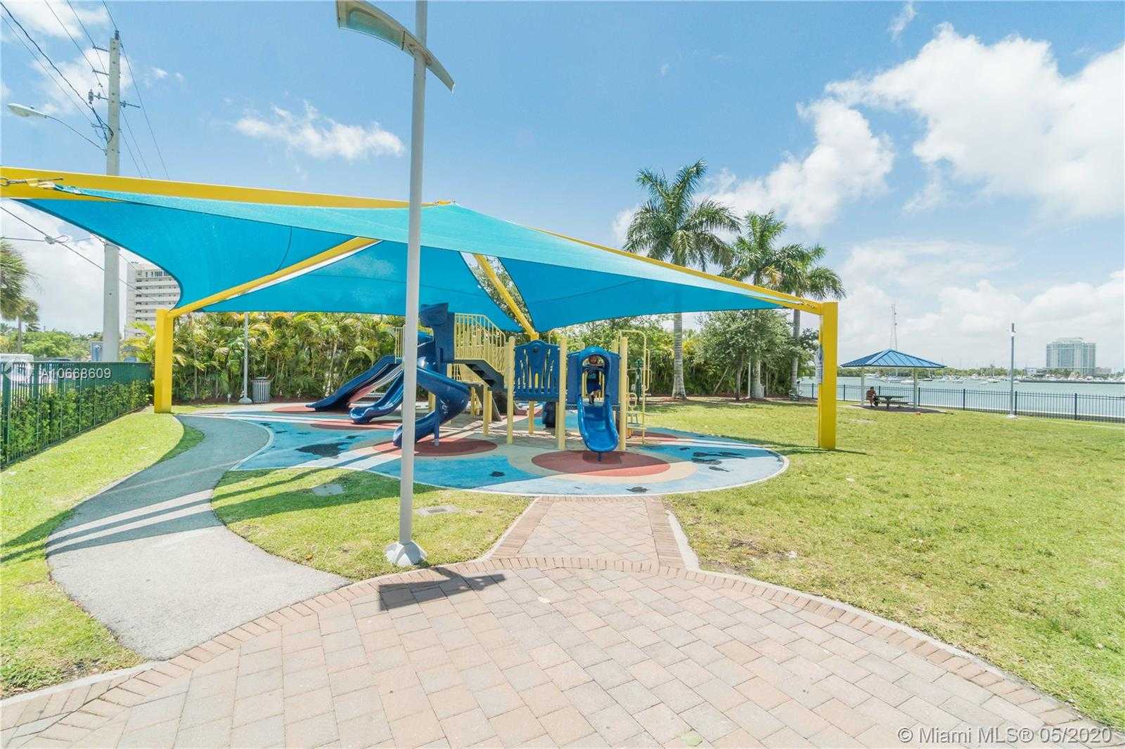Small Image of 7933 West Dr, North Bay Village, FL 33141, USA Number 57
