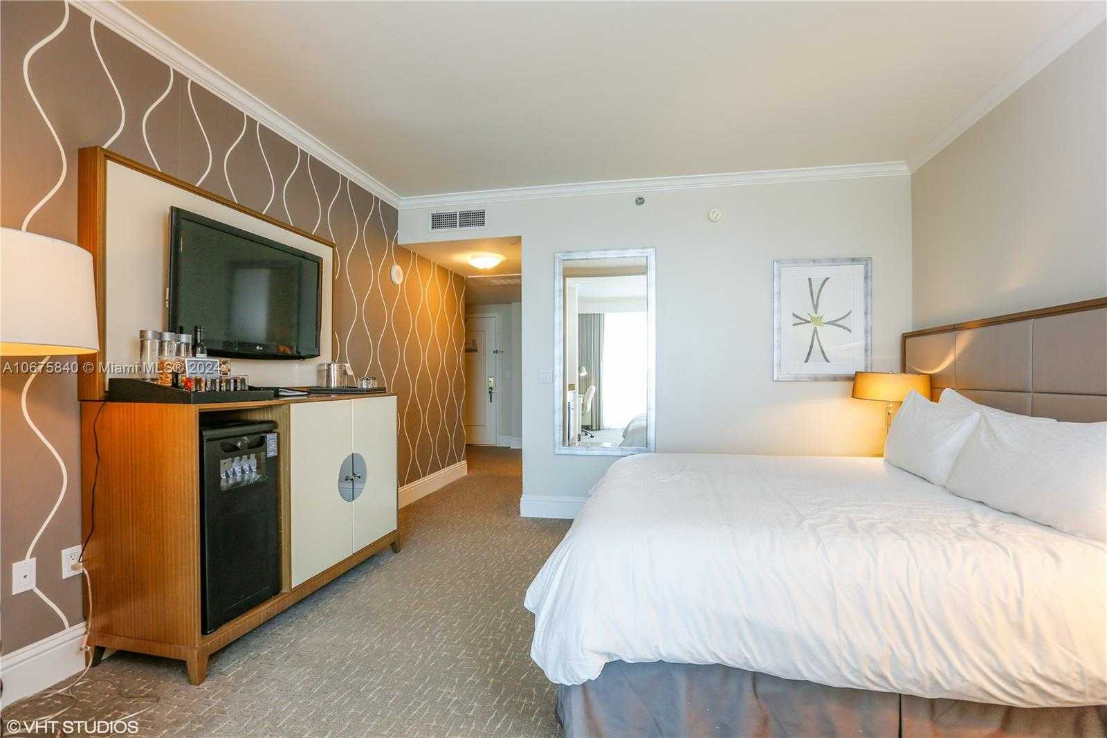 Small Image of 4401 Collins Ave, Miami Beach, FL 33140, USA Number 5
