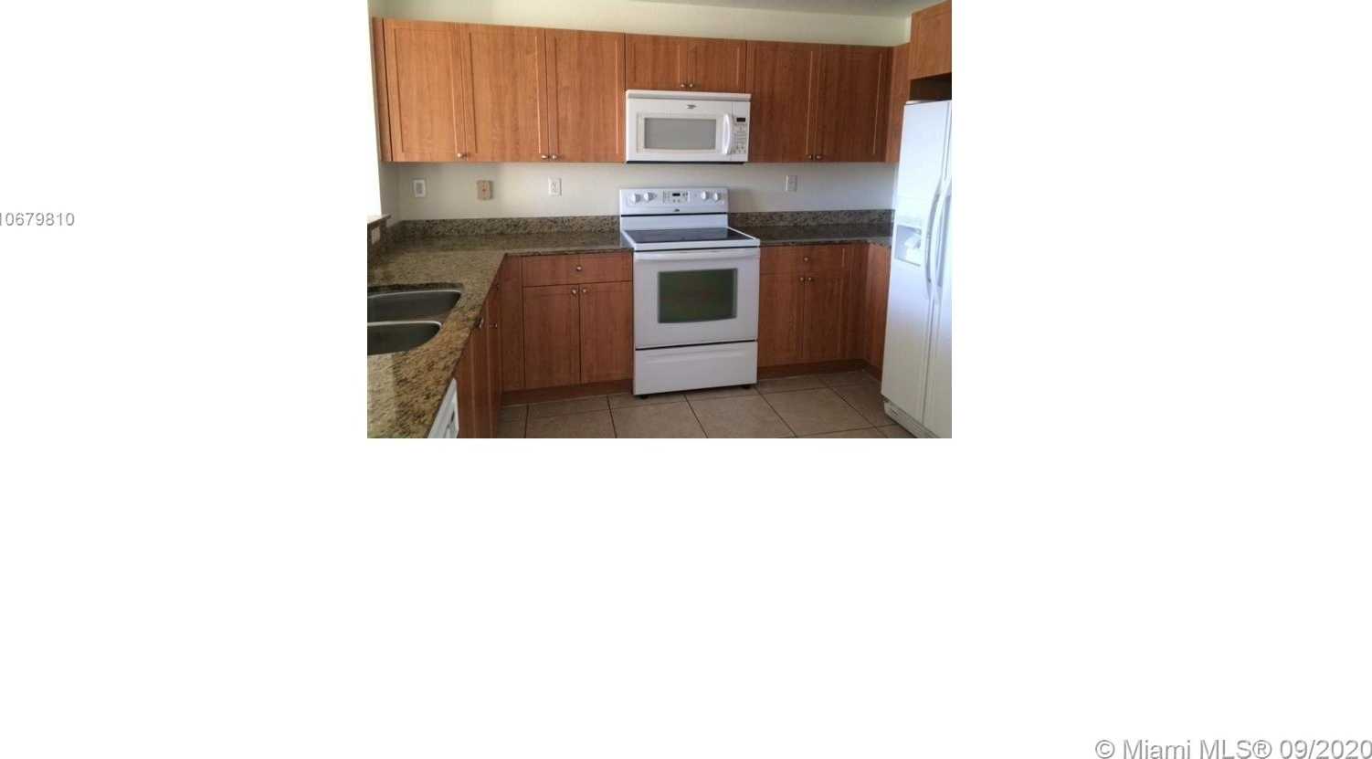 Small Image of 10805 NW 89th Terrace, Doral, FL 33178, USA Number 3