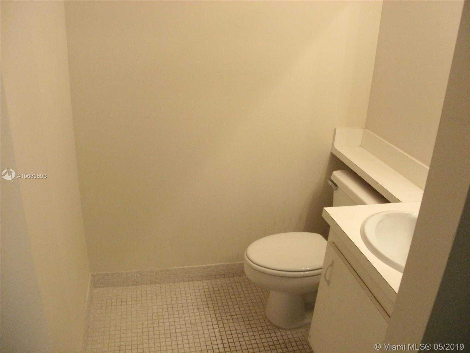 Small Image of 4174 INVERRARY DR #911, Lauderhill Number 5