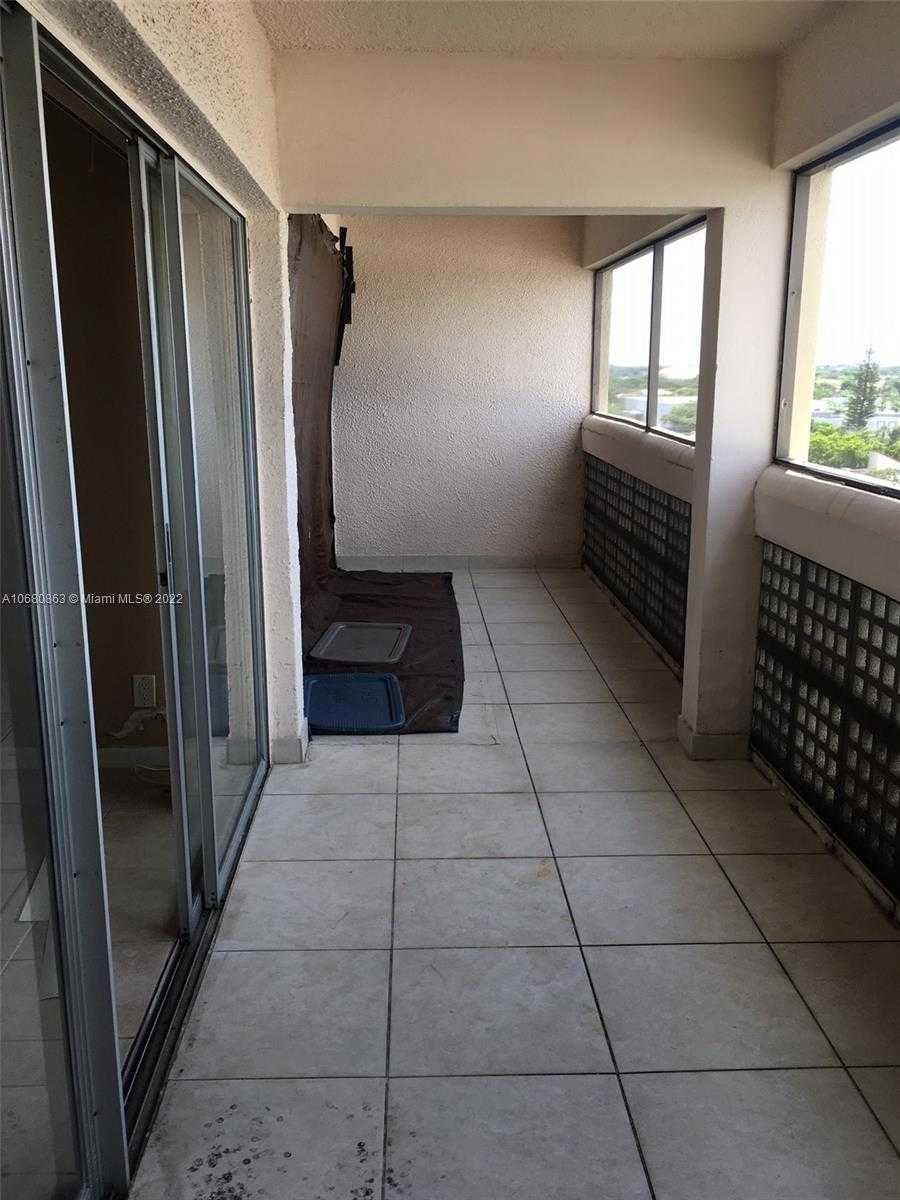 Small Image of 3301 SPANISH MOSS TER #906, Lauderhill Number 8